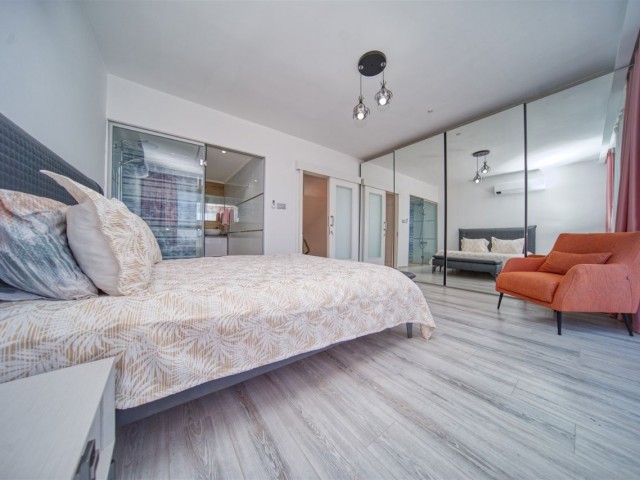 Girne Zeytinlik Teraslı 3+1 Triplex Villa