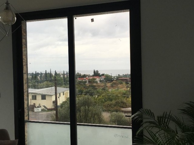 SOFORTIGE LIEFERUNG WOHNUNG MIT BLICK AUF DIE BERGE UND DAS MEER IN KYRENIA LAPTA ** 