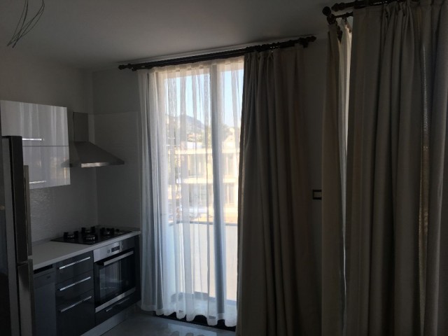 SOFORTIGE LIEFERUNG WOHNUNG MIT BLICK AUF DIE BERGE UND DAS MEER IN KYRENIA LAPTA ** 