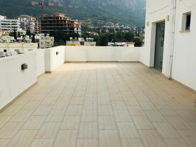 GİRNE MERKEZ'DE 2+1 KİRALIK PENTHOUSE