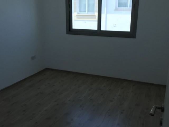 GİRNE MERKEZ’DE OLDUKÇA GÜZEL BİR KONUMA SAHİP DENİZ VE DAĞ MANZARALI SATILIK DUBLEKS PENTHOUSE DAİRE 150,000 STG