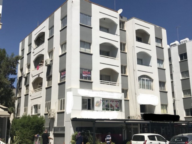 KÜÇÜK KAYAMAKLI’DA 3+1 CADDE ÜZERİNDE SATILIK DAİRE 48,000 STG