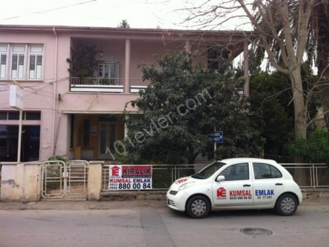 KÖŞKLÜÇİFTLİK'TE BAHÇELİ KİRALIK OFİS 800 GBP !!!