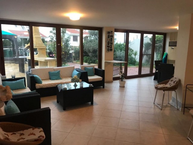 Girne Bellapais’de 5+2 Tripleks Villa 595000 STG