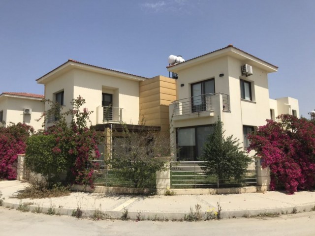 Особняк Продается in Hamitköy, Лефкоша