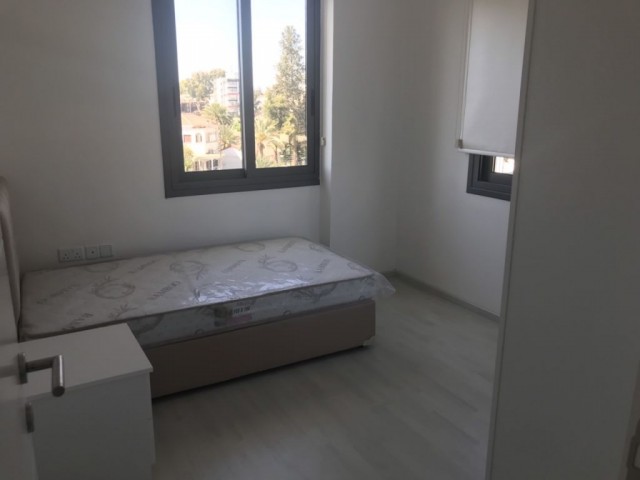 Yenişehir'de 2+1 80 m2 Yıllık Ödemeli Eşyalı Yeni Kiralık Daire 400 STG