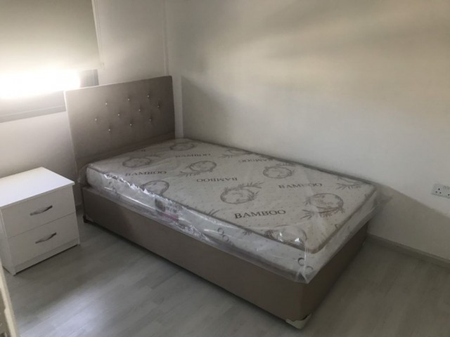 Yenişehir'de 2+1 80 m2 Yıllık Ödemeli Eşyalı Yeni Kiralık Daire 400 STG