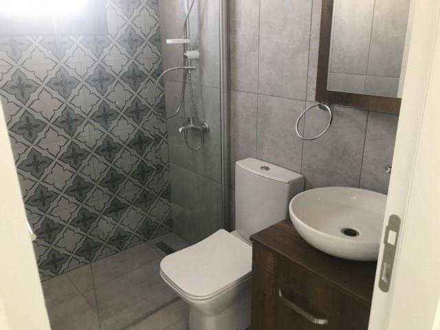 Yenişehir'de 2+1 80 m2 Yıllık Ödemeli Eşyalı Yeni Kiralık Daire 400 STG