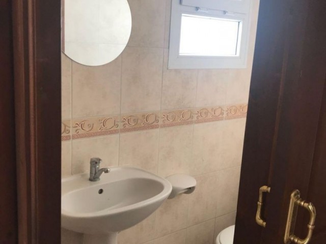 Girne Aslanlı Villa Üstü 2+1 Eşyalı Kiralık Daire 2500 TL