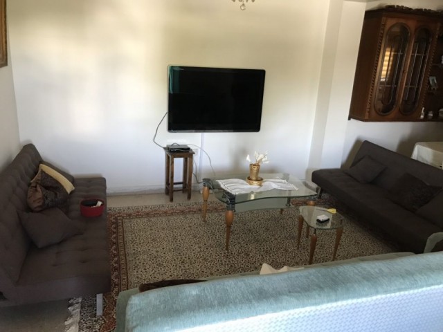 Dereboyunda 3+1 Aylık Ödemeli Ful Eşyalı Kiralık Daire 300 STG  4 katlı binada 3. kat   Asansörlü  300 stg + 2 depozit + 1 hizmet bedeli  danışman:Mustafa Taş 0533 834 19 03 / 0533 880 00 85