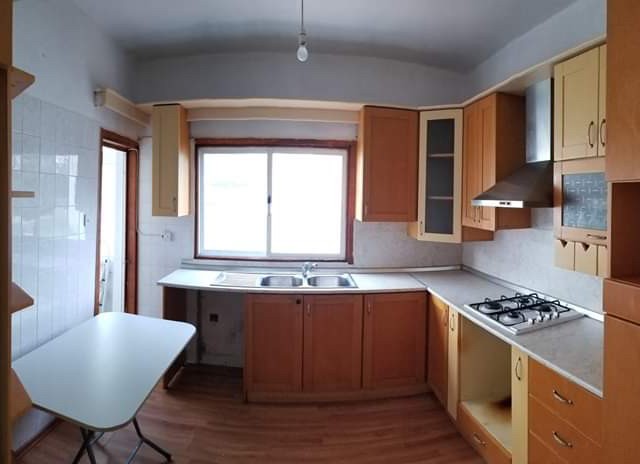 Lefkoşa Ortaköy'de Devlet hastahanesi yanında 3+1 130m2 kapalı alana sahip ara kat SATILIK apartman dairesi! 50.000 STG