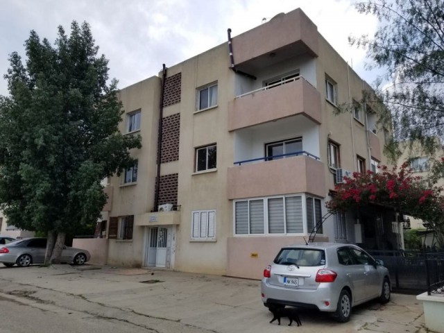 Lefkoşa Ortaköy'de Devlet hastahanesi yanında 3+1 130m2 kapalı alana sahip ara kat SATILIK apartman dairesi! 50.000 STG