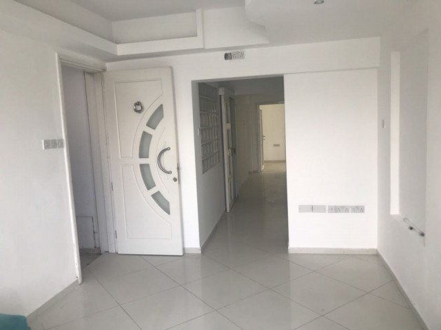 Lefkoşa Köşklüçiftlikde 3+1 Ofis veya İşyeri Olarak Kiralık Daire 400 STG