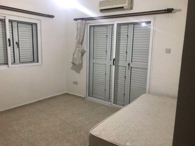 Lefkoşa Yenikent'de 3+1 Zemin Kat Yıllık Ödemeli Kiralık Daire 350 STG