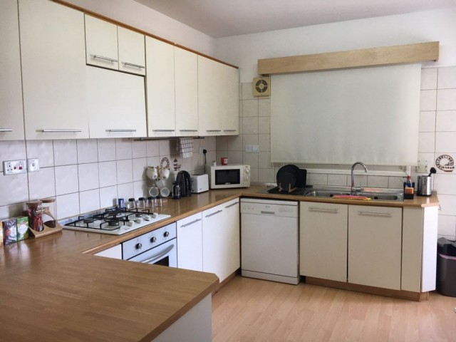 Lefkoşa Köşklüçiftlik'de 3+1 Eşyalı Kiralık 6+6 Aylık Ödemeli Kiralık Daire 600 STG