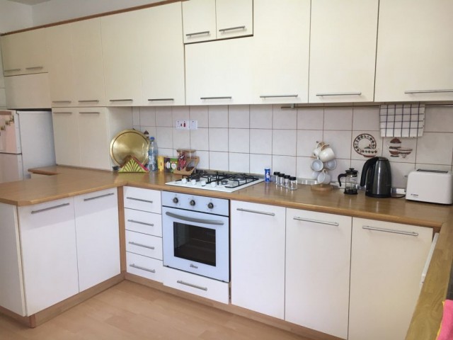 Lefkoşa Köşklüçiftlik'de 3+1 Eşyalı Kiralık 6+6 Aylık Ödemeli Kiralık Daire 600 STG