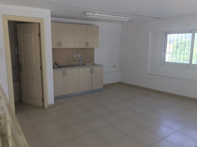 Lefkoşa Yenişehir'de Sende Katlı Aylık Ödemeli Kiralık Dükkan 4500 TL