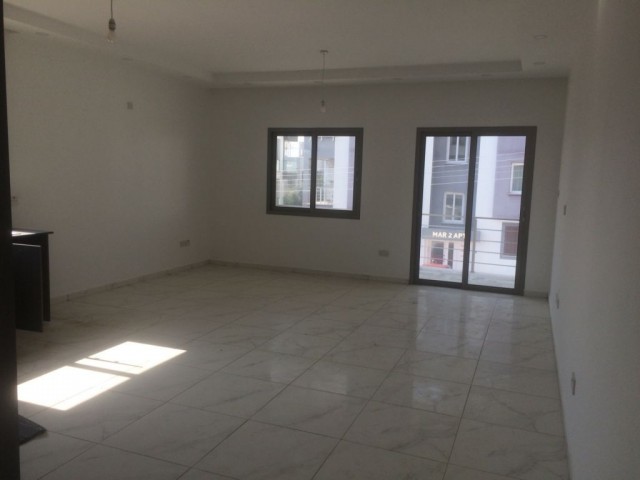 Lefkoşa Yenikent'de 2+1 Yeni Eşyasız Yıllık Ödemeli Kiralık Daire 300 STG