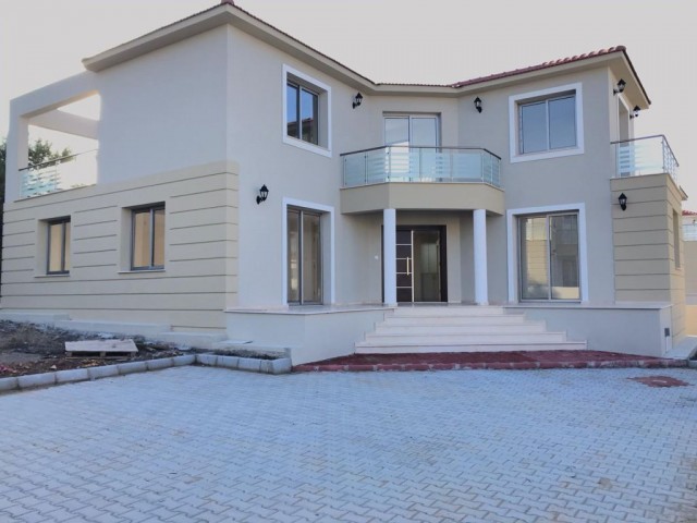 Girne Alsancak'da 4+1 Satılık Müstakil Ev 220,000 STG