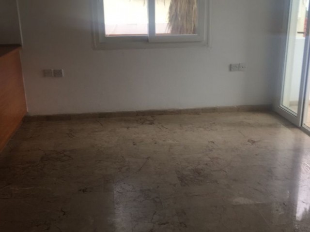 Girne şehir merkezinde 3+1 satılık daire 50000 STG