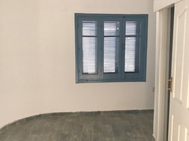 Girne Merkezde Kiralık İş Yeri 650 STG