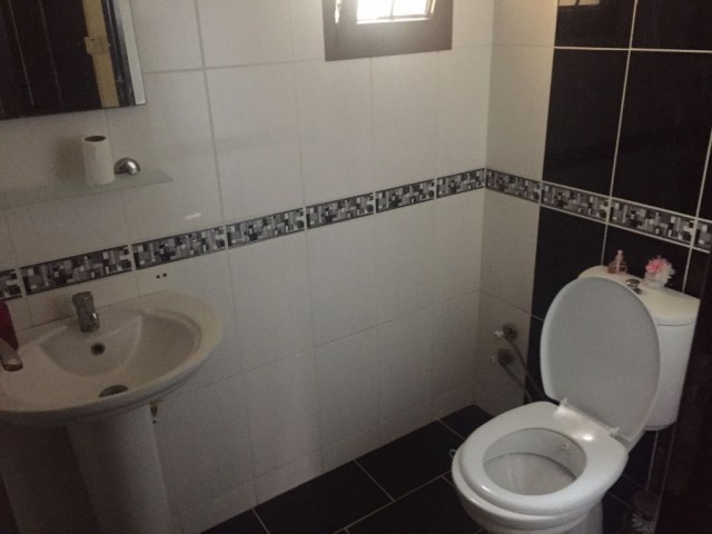 Lefkoşa Hamitköy ( Dumlupınar) Bölgesinde Kiralık 3+1 Eşyasız Dublex Müstakil Ev 400 Stg