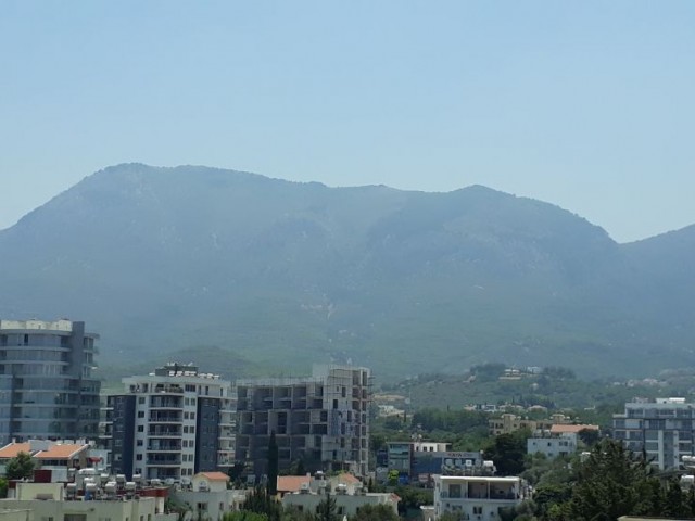 تخت برای فروش in Girne Merkez, گیرنه