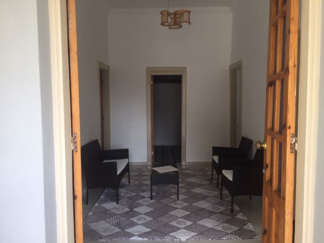 Einfamilienhaus mit 3 Schlafzimmern zum Verkauf in Nikosia Caglayan 140.000 STG ** 