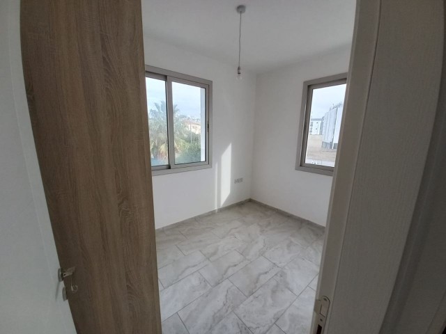 Wohnung zum Verkauf in zentraler Lage für Investitionen und Nutzung in Nikosia Hamitköy 40,000 Stg ** 