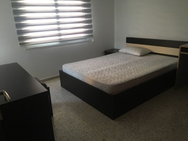 Girne Merkez'de Kiralık Eşyalı 3+1 Daire 2,500 TL