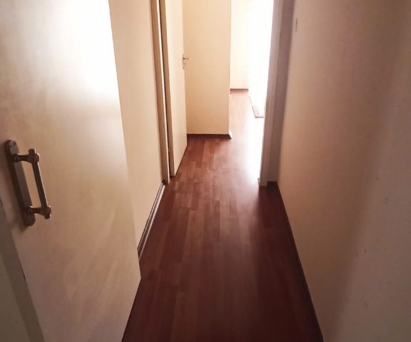 LEFKOŞA HAMİTKÖYDE KİRALIK FUL EŞYALI DAİRE 2500 TL 6+6 ÖDEMELİ