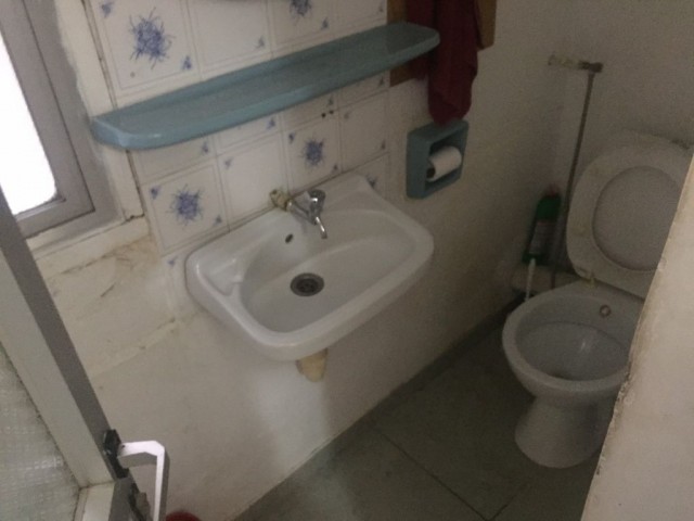 LEFKOŞA GELİBOLU'DA ZEMİN KATTA SATILIK 3+1 DAİRE