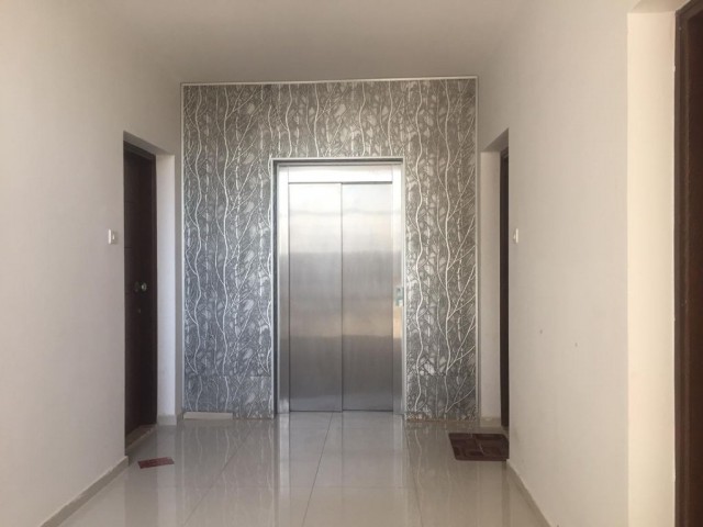 2+1 TÜRKISCHE WOHNUNG ZUM VERKAUF IN NIKOSIA DEREBOYU SANDSTRAND 55,000 STG ** 