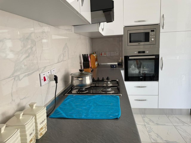 LEFKOŞA KIZILBAŞ'TA SATILIK 2+1 PENTHOUSE 250 M2 / 80,000 STG