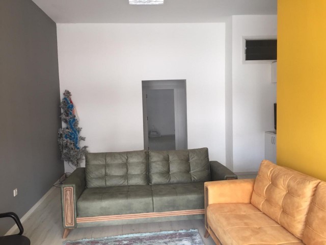 LEFKOŞA KÜÇÜKKAYMAKLI'DA KİRALIK OFİS & BÜRO AYLIK ÖDEMELİ 80 M2 280 STG