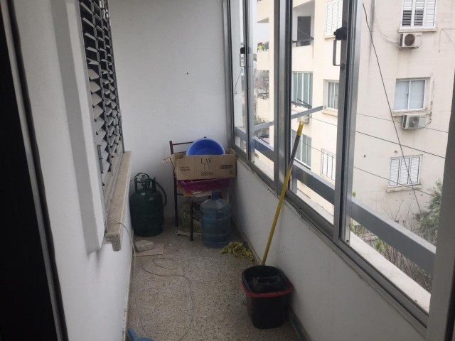 3+1 Wohnung zu verkaufen in Nikosia Yenisehir 130 m2 60,000 STG ** 