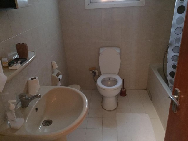 3+1 Wohnung zu verkaufen in Nikosia Yenisehir 130 m2 60,000 STG ** 