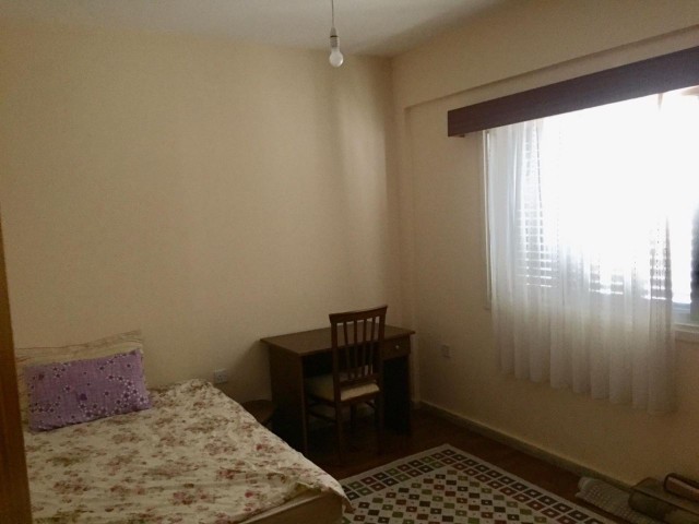 3+1 Wohnung zu verkaufen in Nikosia Yenisehir 130 m2 60,000 STG ** 