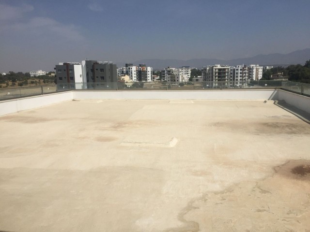 Komplettes Gebäude zur Miete auf Nikosia Dereboyu Straße (Plaza) 8,000 STG 1200 m2 mit monatlicher Zahlung ** 