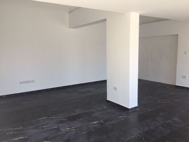 Lefkoşa Köşklüçiftlik'te Kiralık Aylık Ödemeli 200 M2 İş Yeri 1,000 STG