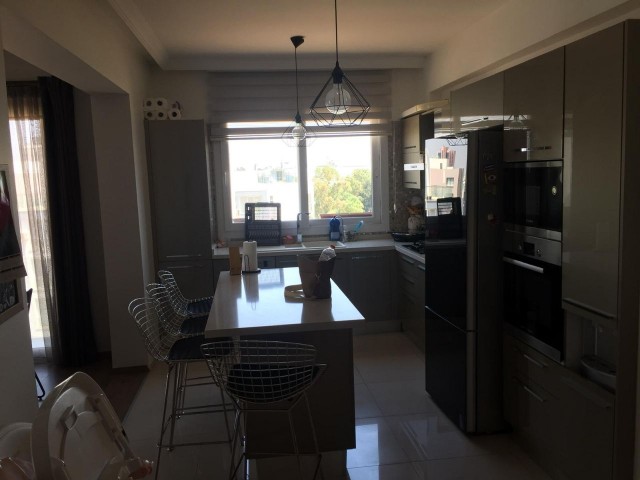 Lefkoşa Kumsal'da Satılık Eşyasız 2+1 140 M2 Penthouse 75,000 STG