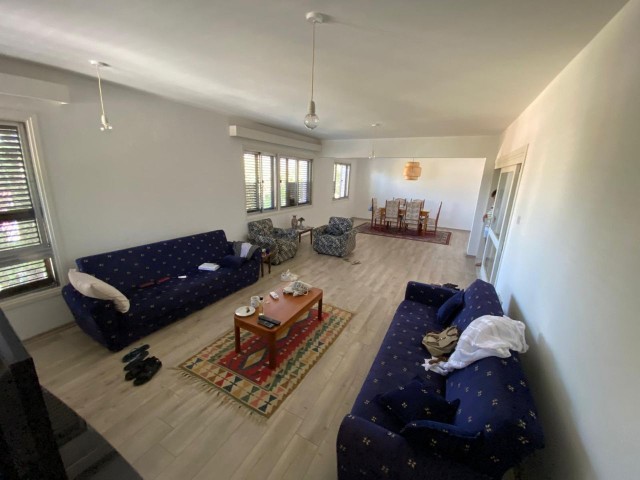 3.die Villa in Nikosia.Voll möblierte Wohnung auf dem Boden 3 + 1 Monat Zahlung 400 EURO ** 