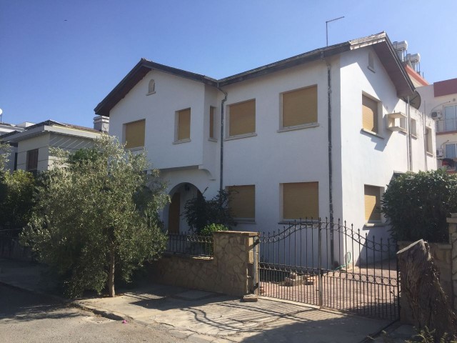 NIKOSIA / YENIKENT ZU VERKAUFEN 3+1 EINFAMILIENHAUS MIT POOL 350M2 250.000 STG ** 