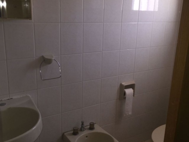 NIKOSIA / YENIKENT ZU VERKAUFEN 3+1 EINFAMILIENHAUS MIT POOL 350M2 250.000 STG ** 