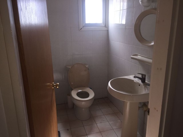 NIKOSIA / YENIKENT ZU VERKAUFEN 3+1 EINFAMILIENHAUS MIT POOL 350M2 250.000 STG ** 