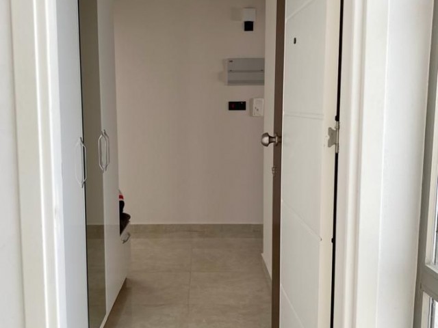 Wohnung zu verkaufen in Nikosia / Gehrung 59,900 STG ** 