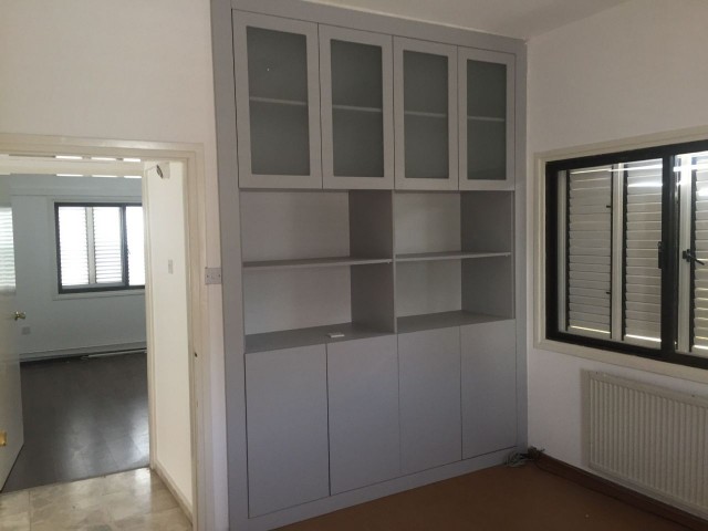 Nikosia Zentralstrand 500 stg Arbeitsplatz ** 