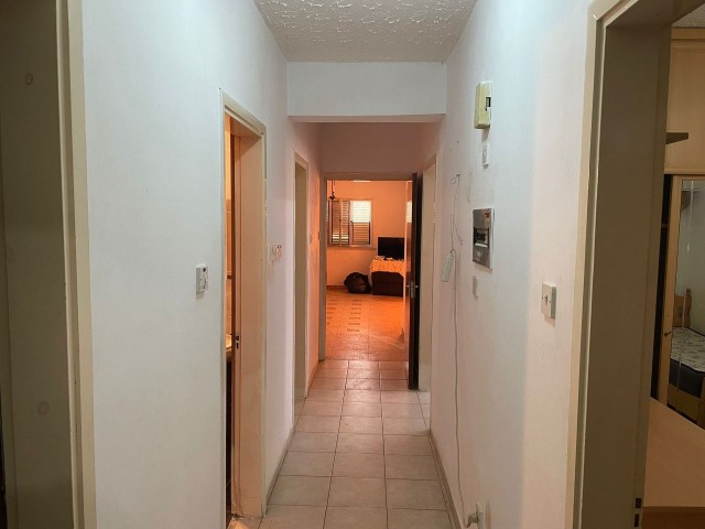 Wohnung zu verkaufen in Nikosia Ortaköy 55,000 STG ** 