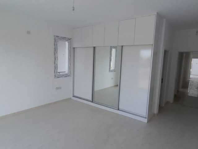 Lefkoşa Gönyeli Bölgesinde Satılık 200 m2 4+1 İkiz Villa 114,900.- STG