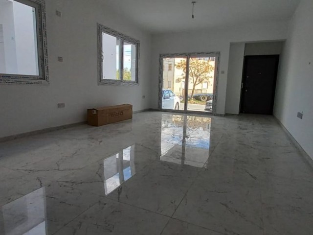 200 m2 4 + 1 Doppelvilla zum Verkauf in Nikosia Gehreli 109,000 STG ** 